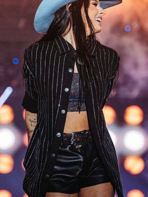 Jaqueta Jeans Oversized com Brilho Strass – Look Ana Castela