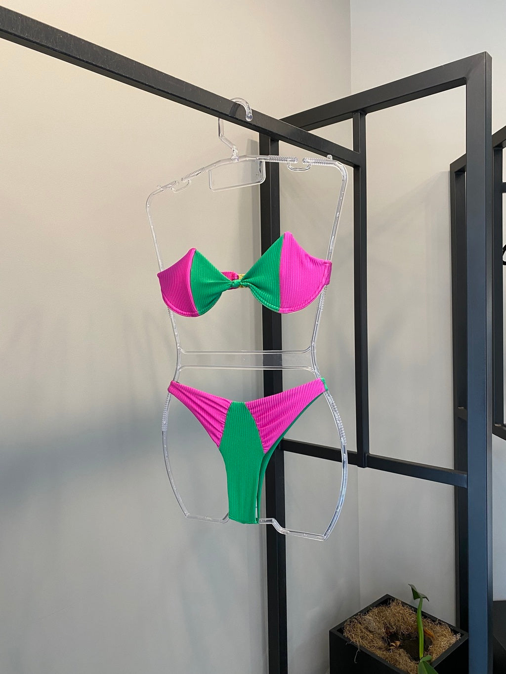 Biquini barbatanas pink e verde