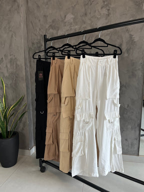 Calça Feminina Cargo Max com Bolsos