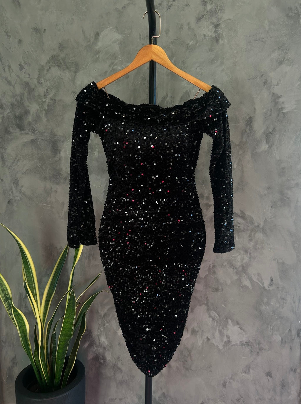 Vestido Midi Ombro a Ombro Paetê Veludo